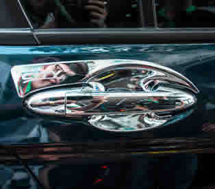 Viền chân kính xe hơi ô tô, trang trí chân kính xe hơi ô tô otohd.com | gương kính xe hơi ô tô | kính chiếu hậu | gương chiếu hậu | Phim cách nhiệt ô tô, dán kính xe hơi otohd.com gò vấp